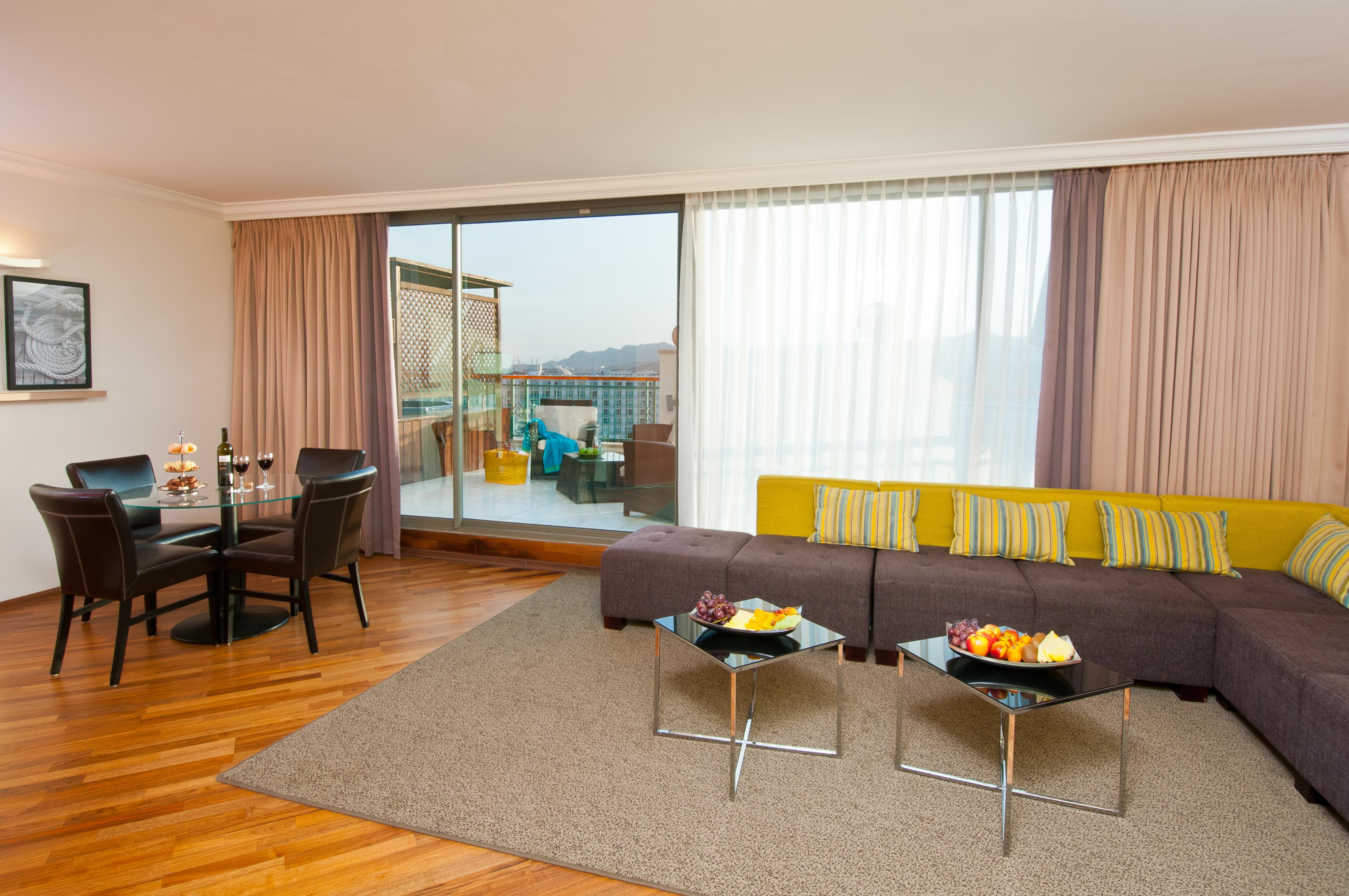 U Magic Palace Ελάτ Εξωτερικό φωτογραφία A living room at the hotel