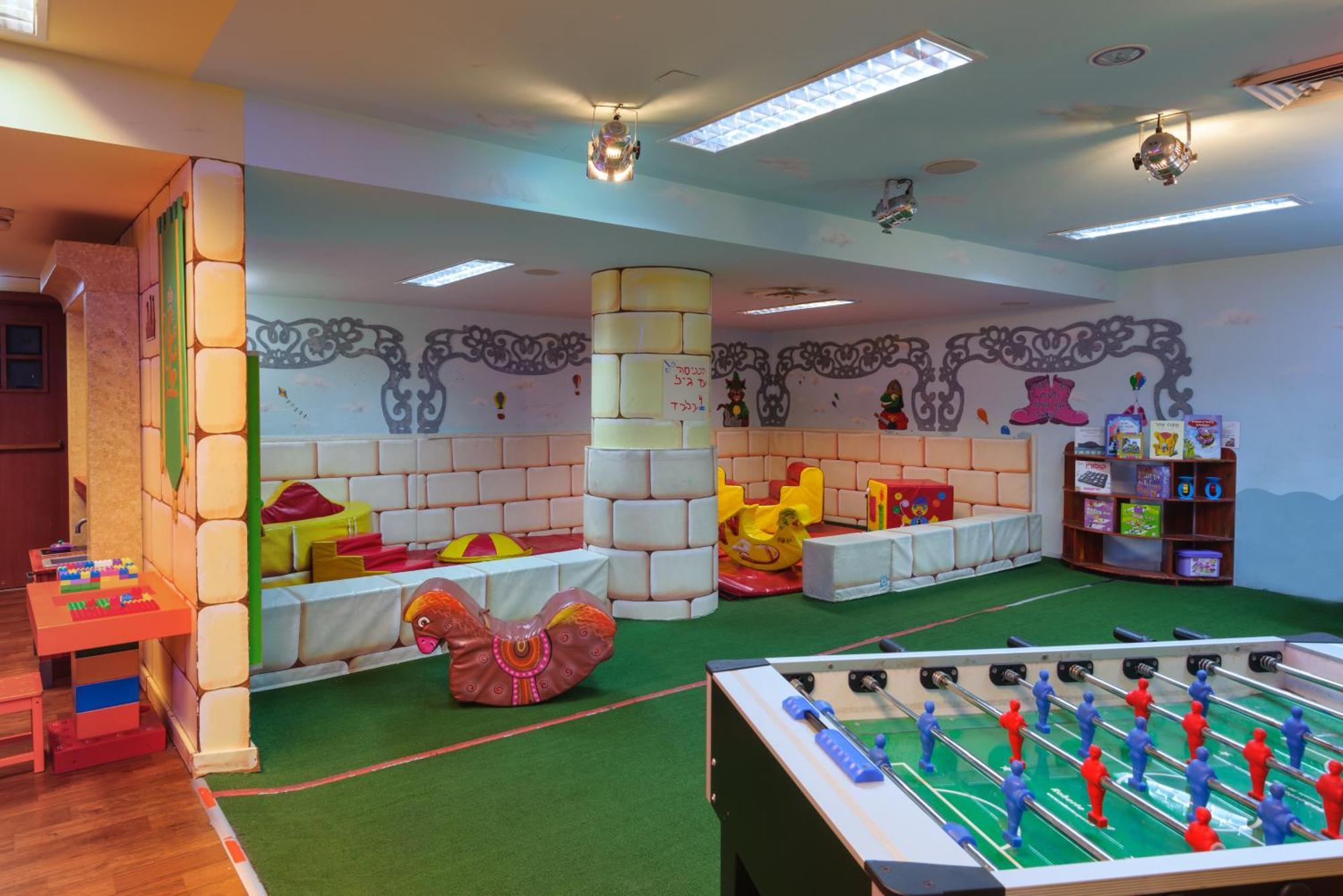 U Magic Palace Ελάτ Εξωτερικό φωτογραφία The children's area